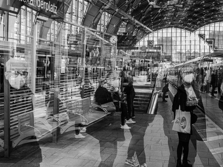 traffic_at_berlin_alexanderplatz_2_1_von_1.jpg